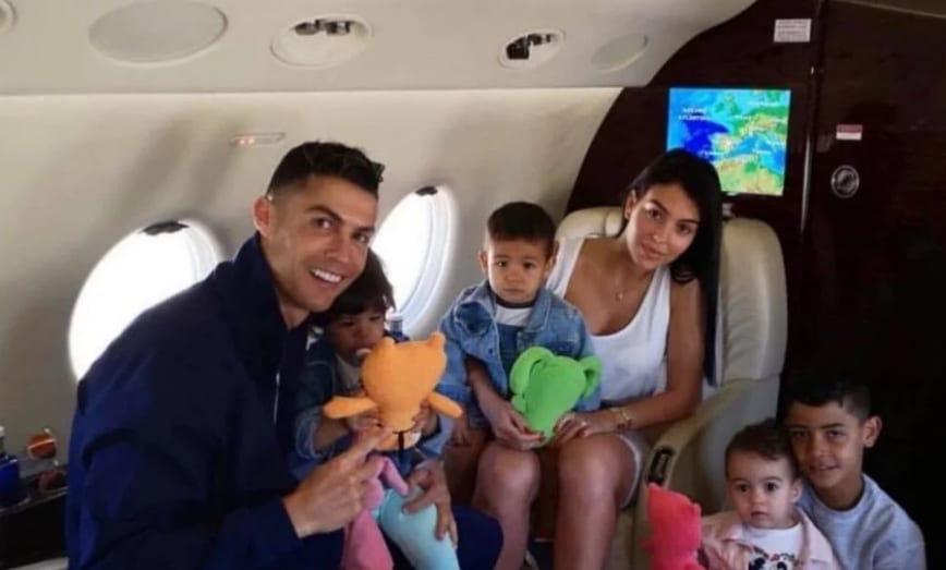 Ronaldo holidays on Greek island