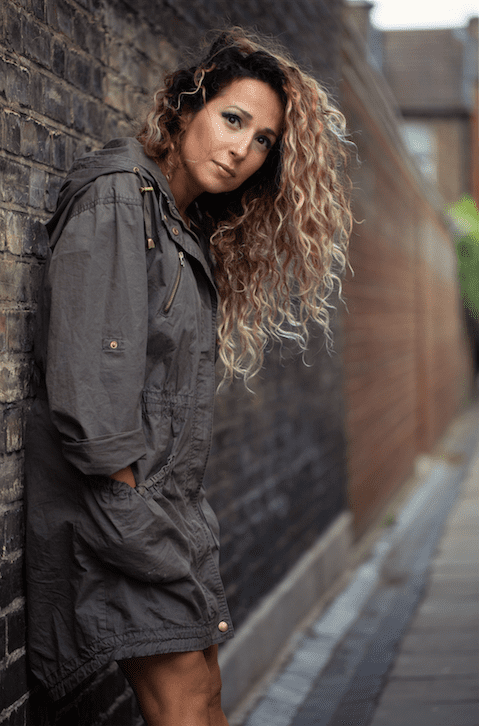 Elizabeth Chapman performing at CyWineFest 2019!