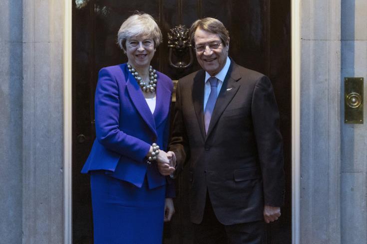 PM May reaffirms UK does not wish to retain its guarantor status in meeting with President Anastasiades