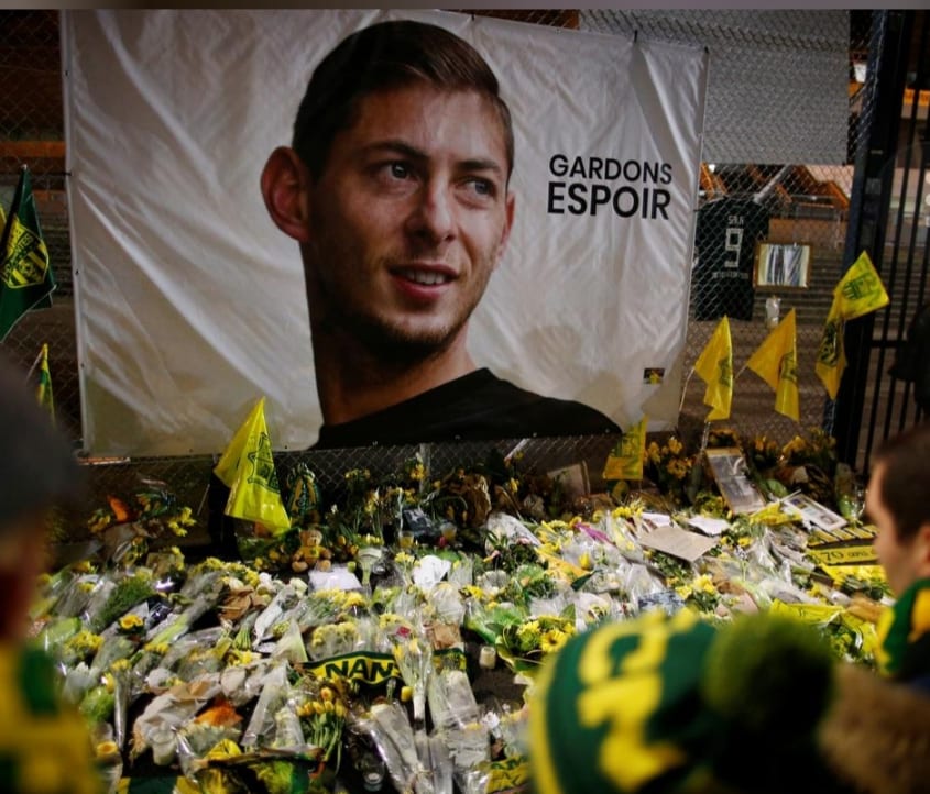 Body from plane wreckage identified as footballer Sala – UK police