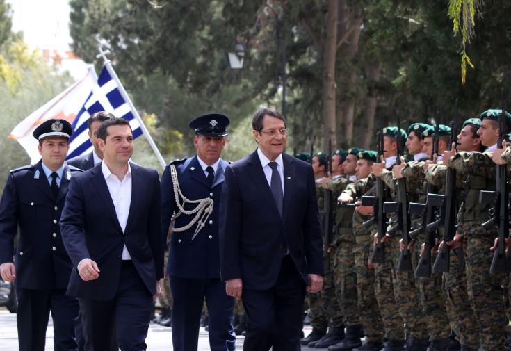 Greek PM briefs Cyprus President on his meeting with his Turkish counterpart