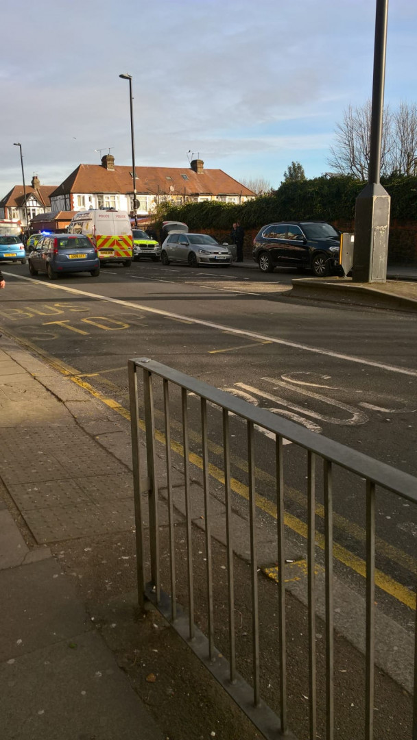 Traffic chaos in Green Lanes, Palmers Green as Police stop man in car with helicopters circling above