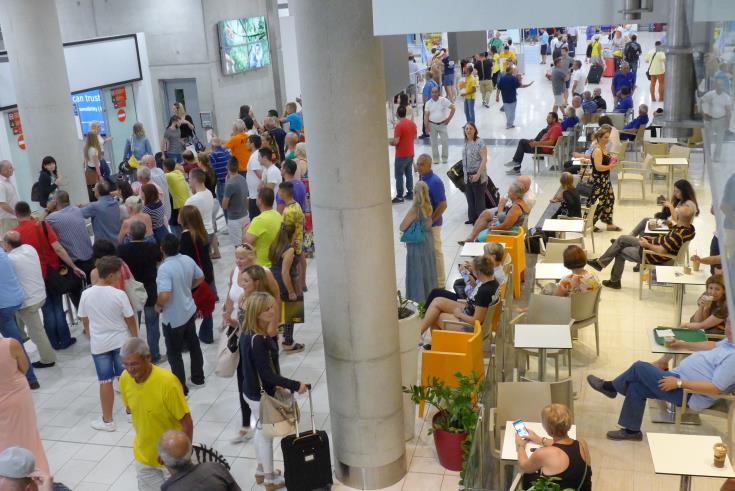 Tourists arrivals in 2017 reach 3.6 million, recording new record for Cyprus