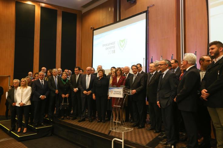 Presidential hopefuls pledge to reunite Cyprus and to work for economic recovery