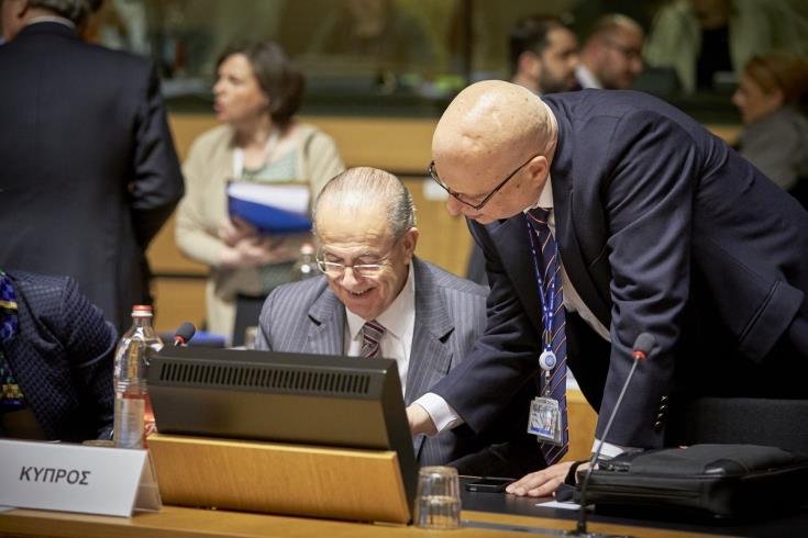 Turkey should recognize and cooperate with all EU member states,