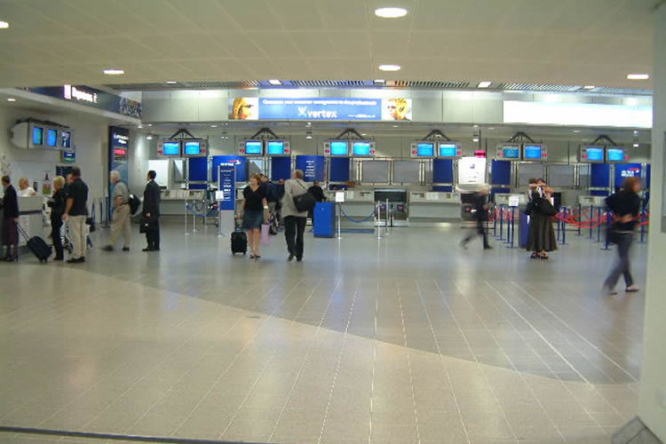 Manchester Airport Terminal 3 evacuated with bomb squad in attendance