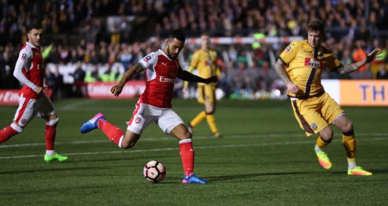 Ton up for Walcott as Arsenal end Sutton’s dream Cup run