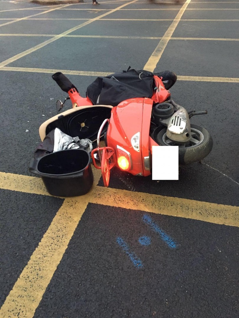 Islington officer injured tackling moped rider