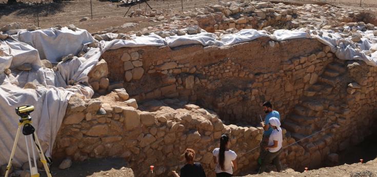 Archaeological dig in Kouklia, Cyprus reveals ancient rampart