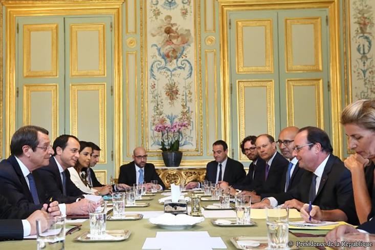 Anastasiades-Hollande meeting focuses on Cyprus negotiations, Paris says