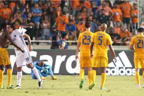 APOEL and Ajax misery, Gladbach storm into Champions League group stage