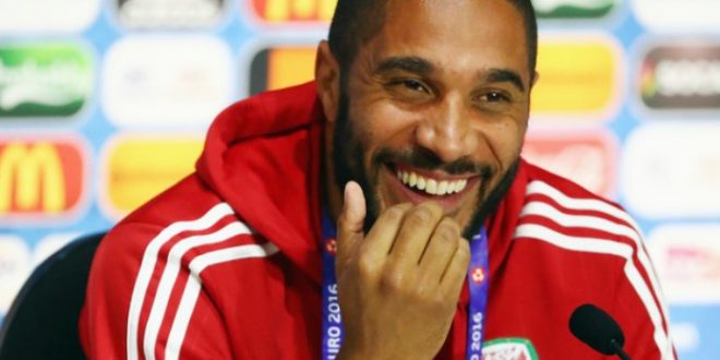 Ashley Williams joins Everton