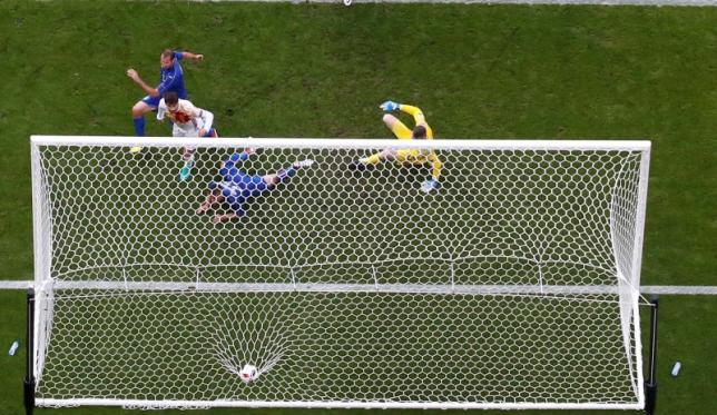 Italy defeat Spain at Euros