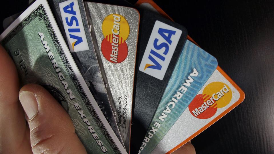 Restaurants, bars and the self-employed forced to have card terminals from August in Greece