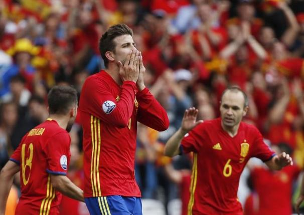Pique’s late header gives Spain win over Czechs