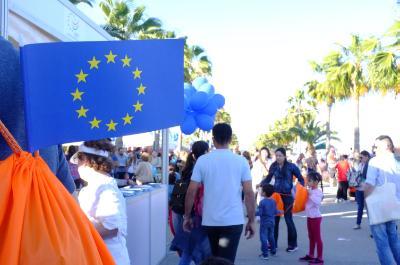 Στη Λεμεσό γιορτάστηκε φέτος η Ημέρα της Ευρώπης. Το εορταστικό σκηνικό για μικρούς και μεγάλους στήθηκε στο Πολυλειτουργικό Παραθαλάσσιο Πάρκο στο Μόλο. Η γιορτή με τίτλο «Μάθε την Ευρώπη Ζήσε την Ευρώπη», προσέλκυσε μικρούς και μεγάλους από την Κύπρο και διάφορες χώρες της Ευρώπης.