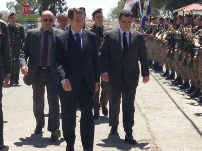 Ο Πρόεδρος της Δημοκρατίας και ο Υπουργός Άμυνας σε επίσκεψη τους στο στρατόπεδο Αντ/γου Βασίλειου Καποτά (ΒΜΗ) με την ευκαιρία της εορτής του Πάσχα