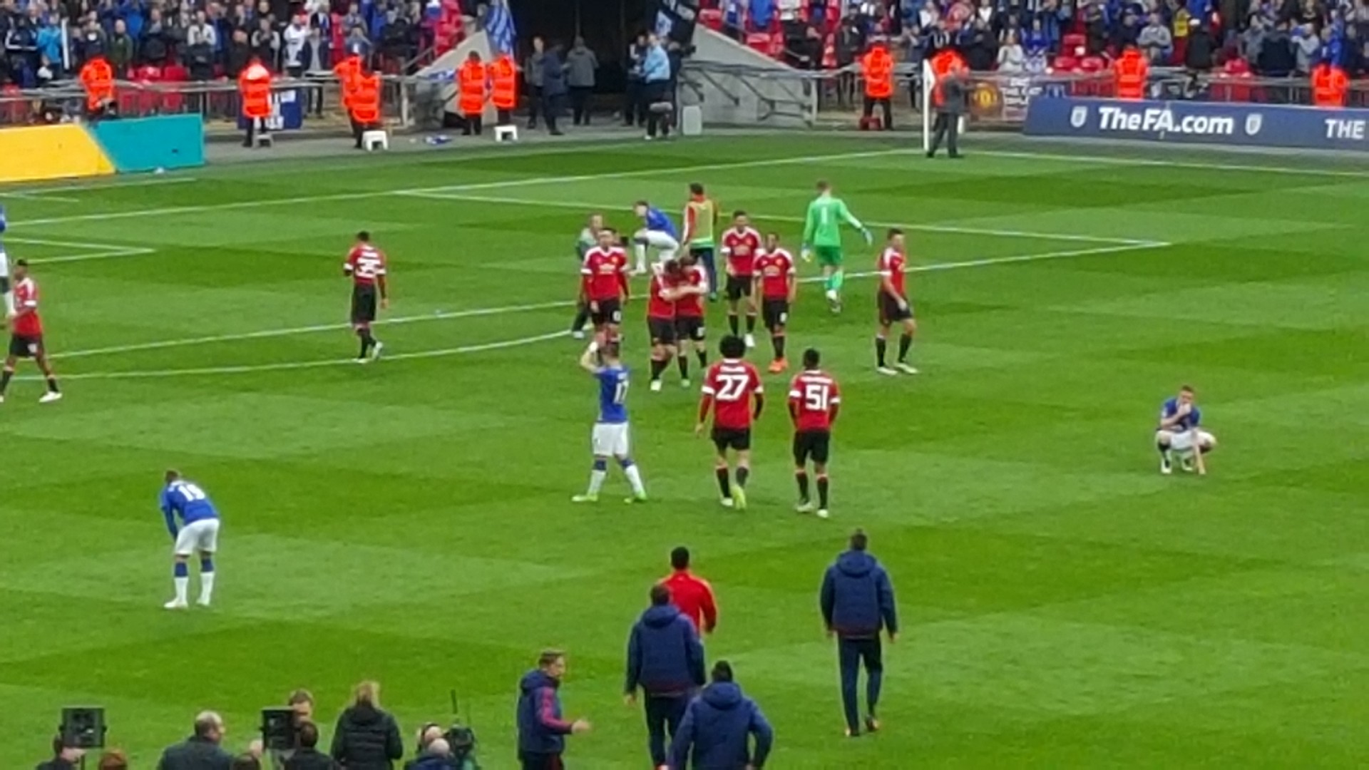 Man Utd through to FA cup final