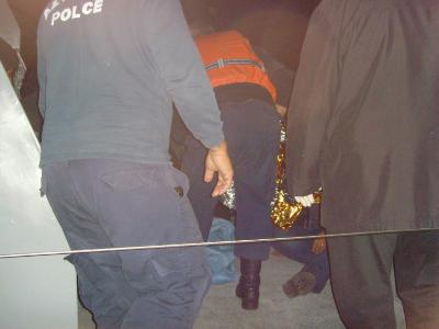 Ένα τηλεφώνημα από  πρόσφυγα που επέβαινε του πλοιαρίου που μετέφερε το νέο  κύμα προσφύγων σε συγγενικό του πρόσωπο που διαμένει στην Κύπρο  ήταν η αιτία της κινητοποίησης χθες όλων των αρμόδιων υπηρεσιών στην θαλάσσια περιοχή της Πόλης Χρυσοχούς.