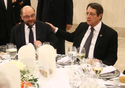 Ο Πρόεδρος της Δημοκρατίας κ. Νίκος Αναστασιάδης παραθέτει επίσημο δείπνο προς τιμήν του Προέδρου του Ευρωπαϊκού Κοινοβουλίου κ. Martin Schulz και της αντιπροσωπείας του Ευρωπαϊκού Κοινοβουλίου.