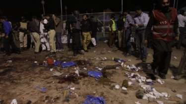 Pakistanis hunt militants behind blast that killed at least 70