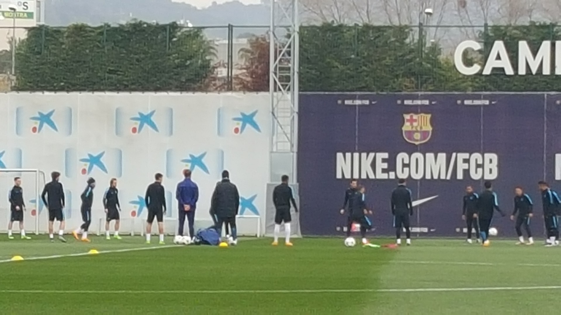 Video Three kids sneak into Barcelona training and Parikiaki were there to see it