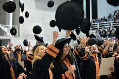 Διακόσια είκοσι έξι μεταπτυχιακά διπλώματα απονεμήθηκαν από το Πανεπιστήμιο Κύπρου την Πέμπτη, 4 Φεβρουαρίου 2016 κατά τη διάρκεια της Τελετής Αποφοίτησης των Μεταπτυχιακών Φοιτητών, η οποία έλαβε χώρα στο Αθλητικό Κέντρο στην Πανεπιστημιούπολη