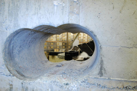 Enfield gang who raided vault in Hatton Garden jailed for 34 years