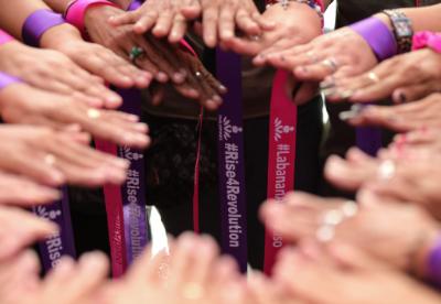 epa05040666 Filipino women activists huddle in circle during a caravan marking the International Day for the Elimination of Violence against Women in Manila, Philippines, 25 November 2015. The International Day for the Elimination of Violence against Women is worldwide observed on 25 November.  EPA/MARK R. CRISTINO