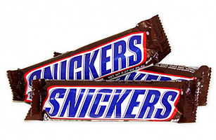 Plastic in Snickers bar prompts Mars recall in 55 countries