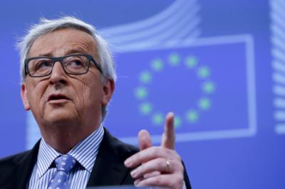 epa05103039 European Commission President Jean-Claude Juncker gestures as he speaks to the media during his first 2016 news conference on the agenda of the EU institutions at the European Commission in Brussels, Belgium, 15 January 2016. Juncker also came back on main topics of the EU's 2015 agenda.  EPA/OLIVIER HOSLET