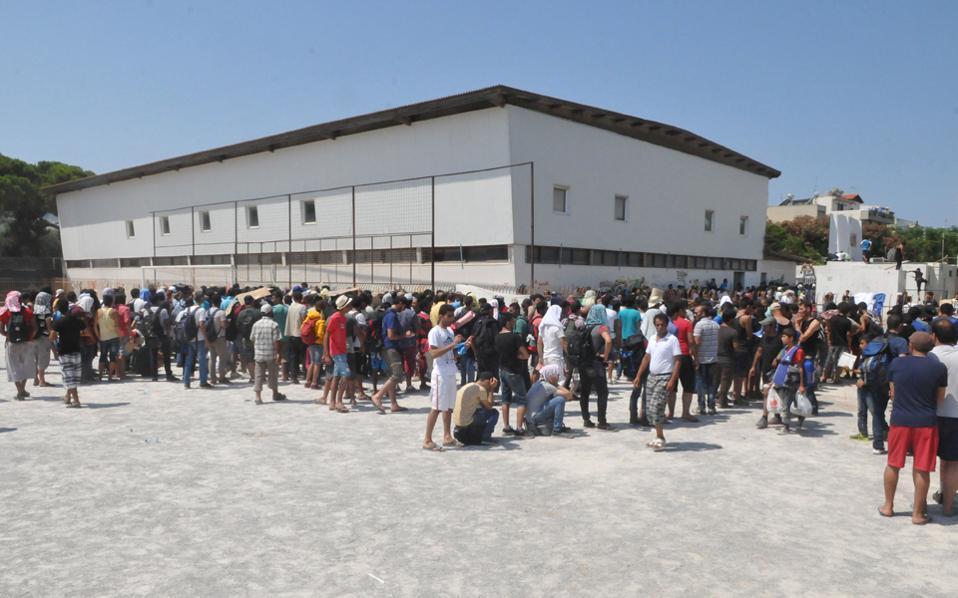 ‘Hotspot’ migrant centres to open in Greece this week