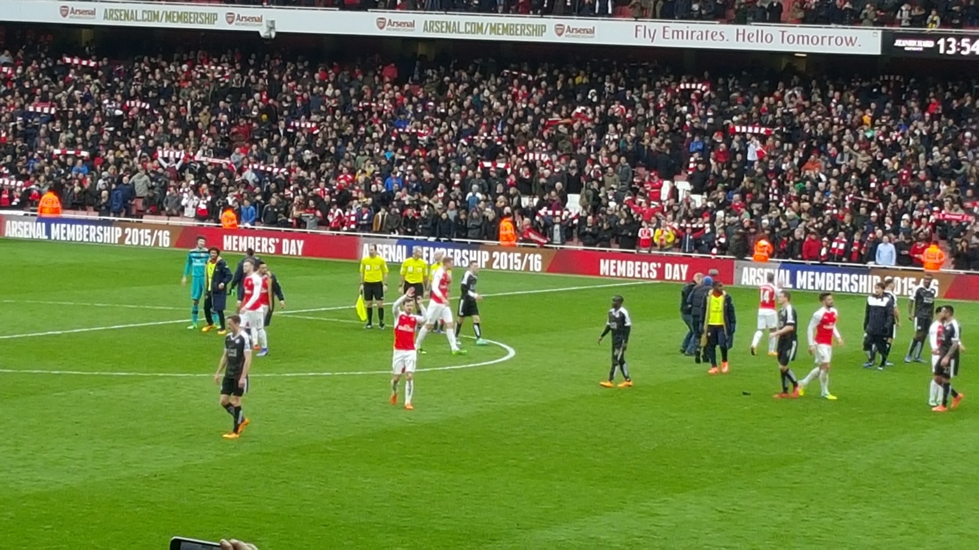 No love lost as north London rivals Arsenal and Spurs chase Premier title