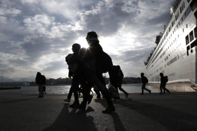 epa05120126 Refugees and migrants walk after disembarking from the ferry 'Eletherios Venizelos' at the port of Piraeus, near Athens, Greece, 23 January 2016. The ship 'Eleftherios Venizelos' arrived at the port of Piraeus carrying about 2,500 refugees and migrants that had landed on the Greek island of Myilene, coming from Turkey. Thousands of migrants continue to arrive on the Greek islands, after having crossed the Aegean sea, on their way to the European Union countries.  EPA/YANNIS KOLESIDIS