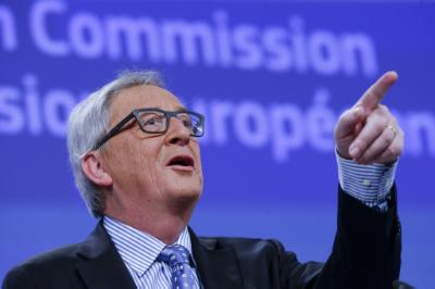 epa05103040 European Commission President Jean-Claude Juncker gestures as he speaks to the media during his first 2016 news conference on the agenda of the EU institutions at the European Commission in Brussels, Belgium, 15 January 2016. Juncker also came back on main topics of the EU's 2015 agenda.  EPA/OLIVIER HOSLET