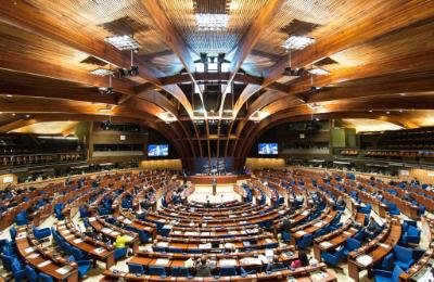 epa04957058 Bosnian Prime Minister Denis Zvizdic delivers his speech in the Council of Europe in Strasbourg, France, 30 September 2015.  EPA/PATRICK SEEGER