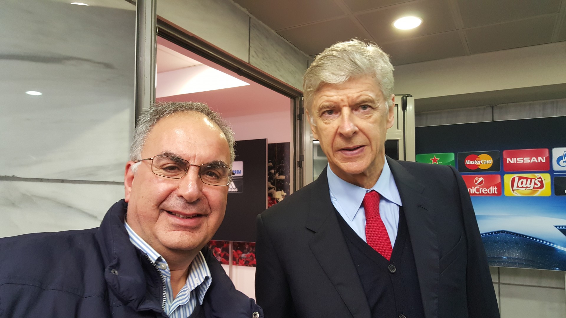 Arsenal manager Arsene Wenger praises his team