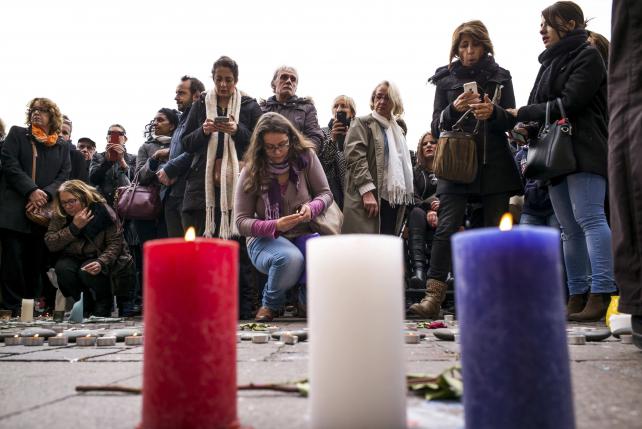 France, Russia strike Islamic State in Syria