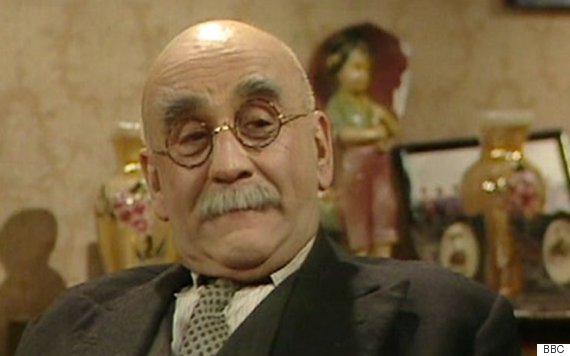Warren Mitchell Dead: ‘Till Death Us Do Part’ Actor Dies Aged 89,