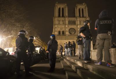 epa05023968 Armed police officers go on foot patrol around Notre-Dame cathedral and the Saint-German neighbourhood, in Paris, France, 14 November 2015. Dozens of people have been killed in a series of attacks in Paris on 13 November.  EPA/IAN LANGSDON