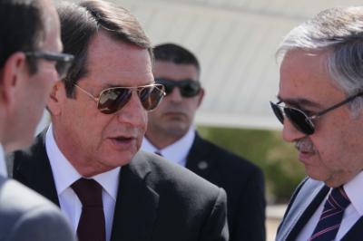 Ο Πρόεδρος της Δημοκρατίας κ. Νίκος Αναστασιάδης παρακάθεται σε συνομιλίες για το Κυπριακό με τον ηγέτη της τουρκοκυπριακής κοινότητας κ. Μουσταφά Ακιντζί, Λευκωσία 14  Σεπτεμβρίου 2015.
