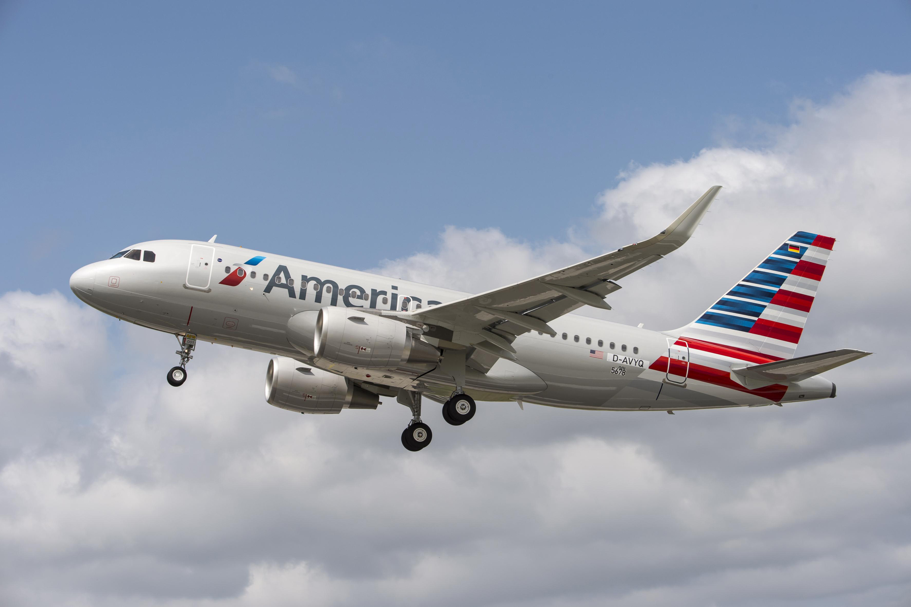 American Airlines pilot dies on overnight flight