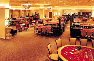 Ïé áíáêáéíéóìÝíïé ÷þñïé ôïõ Regency Casino Mont Parnes, óôçí ÐÜñíçèá, ôçí ÐáñáóêåõÞ 26 Éïõíßïõ 2004 (ãéá áñ÷åßï)
