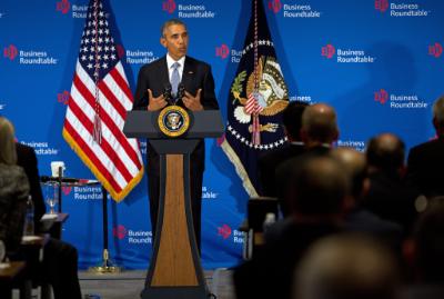 epa04933652 US President Barack Obama speaks during the quarterly meeting of the Business Roundtable in Washington DC, USA, 16 September 2015.  EPA/MARTIN H. SIMON / POOL