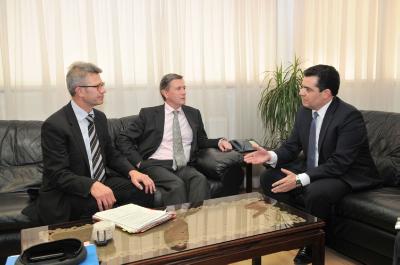 Ο Υπουργός Άμυνας κ. Χριστόφορος Φωκαΐδης σε συνάντηση με το Διευθυντή Διεθνούς Αμυντικής Πολιτικής του Υπουργείου Άμυνας του Ηνωμένου Βασιλείου κ. Nick Gurr.
