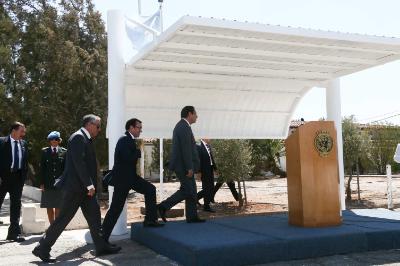 Ο Πρόεδρος της Δημοκρατίας κ. Νίκος Αναστασιάδης παρακάθεται σε συνομιλίες για το Κυπριακό με τον ηγέτη της τουρκοκυπριακής κοινότητας κ. Μουσταφά Ακιντζί, Λευκωσία 1 Σεπτεμβρίου 2015.