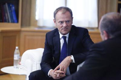 epa04854585 A handout picture made available by the Georgian President's Press Service showing Georgia's President Georgy Margvelashvili (R) and European Council President Donald Tusk (L) speaks during their meeting at the President's palace in Tbilisi, Georgia 20 July 2015. Donald Tusk is on a official visit to Georgia.  EPA/LELA BLAGONRAVOVA/GEORGIAN PRESIDENT'S PRESS SERVICE / HANDOUT  HANDOUT EDITORIAL USE ONLY/NO SALES