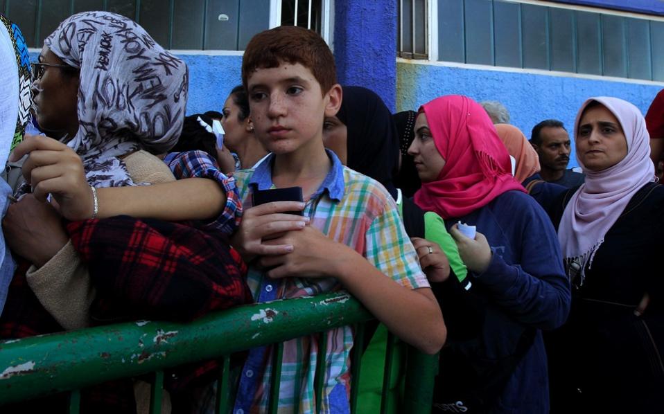 Greece: More ferries to help take migrants from Aegean islands