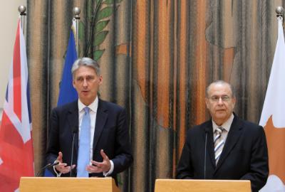 epa04850329 British Foreign Secretary Philip Hammond (L) and Cypriot Foreign Minister Ioannis Kasoulides (R) attend a joint news conference following their meeting in Nicosia, Cyprus, 17 July 2015. Hammond is on working visit to Cyprus.  EPA/KATIA CHRISTODOULOU