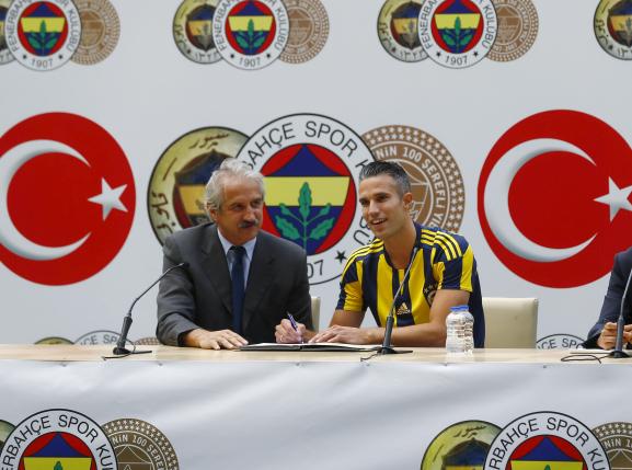 Robin Van Persie receives big welcome in Turkey
